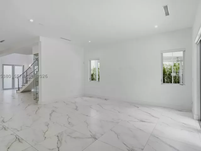4-bedroom home for rent in Doral - 8221 NW 34th Dr - MondialRealty