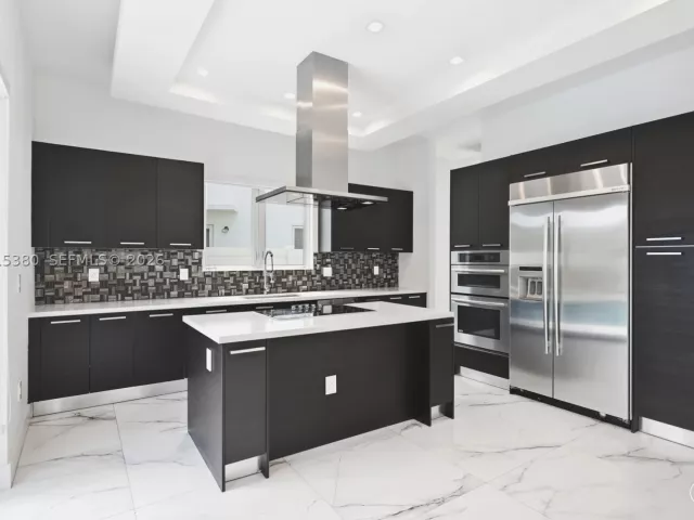 4-bedroom home for rent in Doral - 8221 NW 34th Dr - MondialRealty