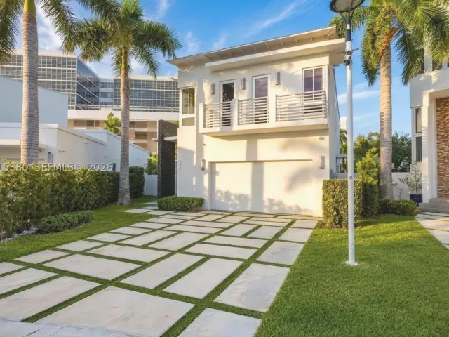 4-bedroom home for rent in Doral - 8221 NW 34th Dr - MondialRealty