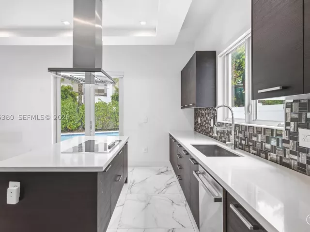4-bedroom home for rent in Doral - 8221 NW 34th Dr - MondialRealty