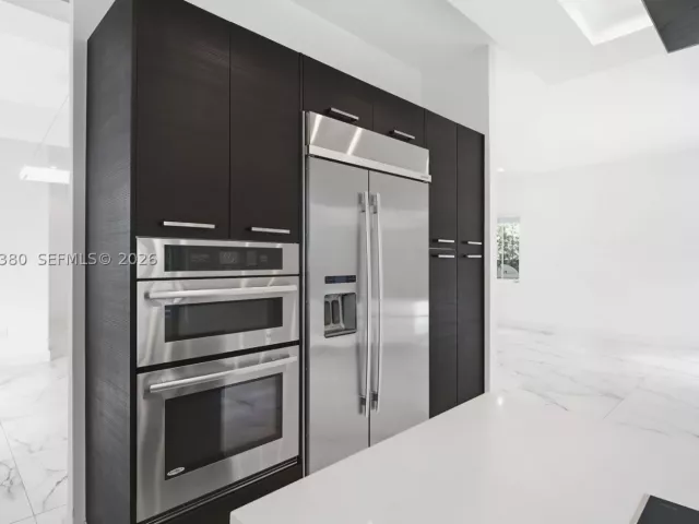 4-bedroom home for rent in Doral - 8221 NW 34th Dr - MondialRealty