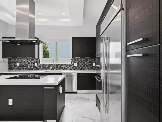 4-bedroom home for rent in Doral - 8221 NW 34th Dr - MondialRealty