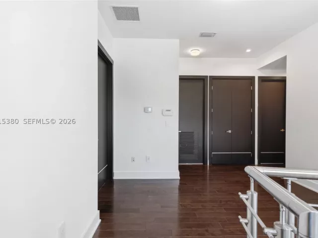 4-bedroom home for rent in Doral - 8221 NW 34th Dr - MondialRealty