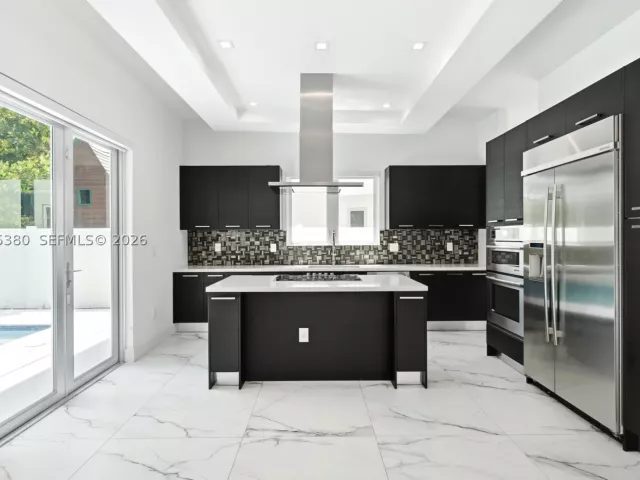 4-bedroom home for rent in Doral - 8221 NW 34th Dr - MondialRealty
