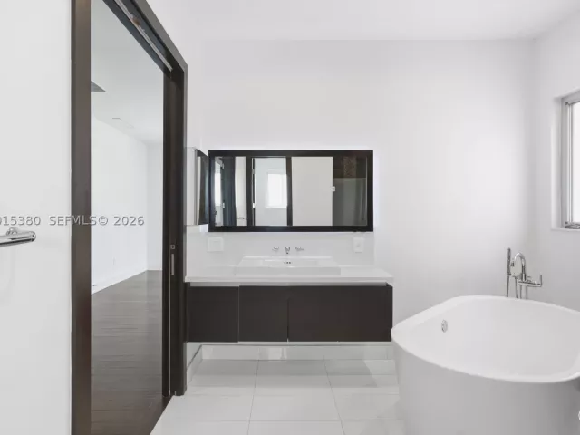 4-bedroom home for rent in Doral - 8221 NW 34th Dr - MondialRealty