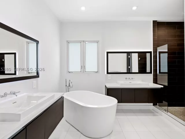 4-bedroom home for rent in Doral - 8221 NW 34th Dr - MondialRealty