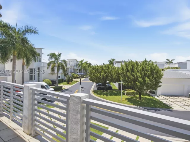 4-bedroom home for rent in Doral - 8221 NW 34th Dr - MondialRealty