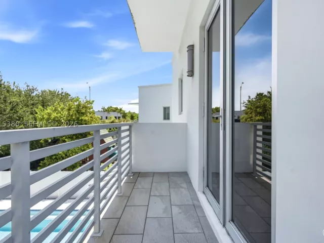 4-bedroom home for rent in Doral - 8221 NW 34th Dr - MondialRealty