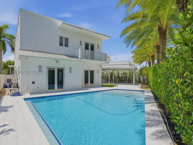 4-bedroom home for rent in Doral - 8221 NW 34th Dr - MondialRealty
