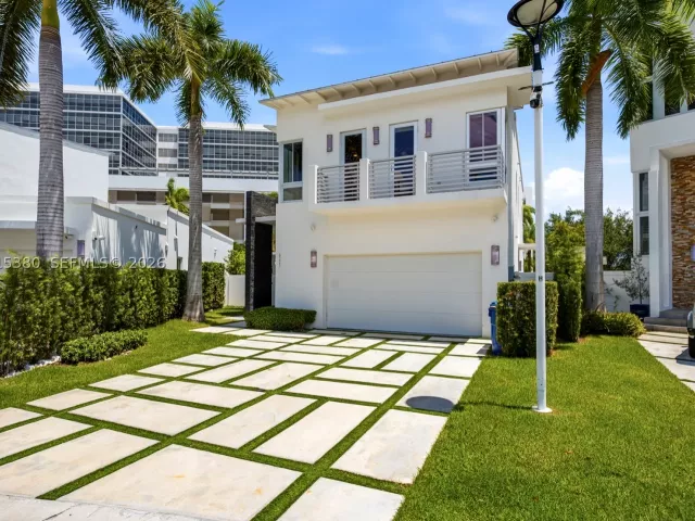 4-bedroom home for rent in Doral - 8221 NW 34th Dr - MondialRealty