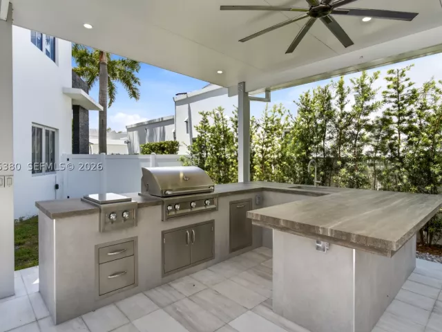 4-bedroom home for rent in Doral - 8221 NW 34th Dr - MondialRealty