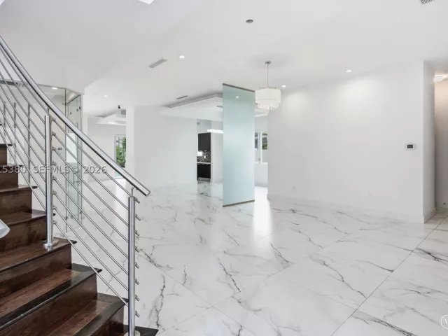 4-bedroom home for rent in Doral - 8221 NW 34th Dr - MondialRealty
