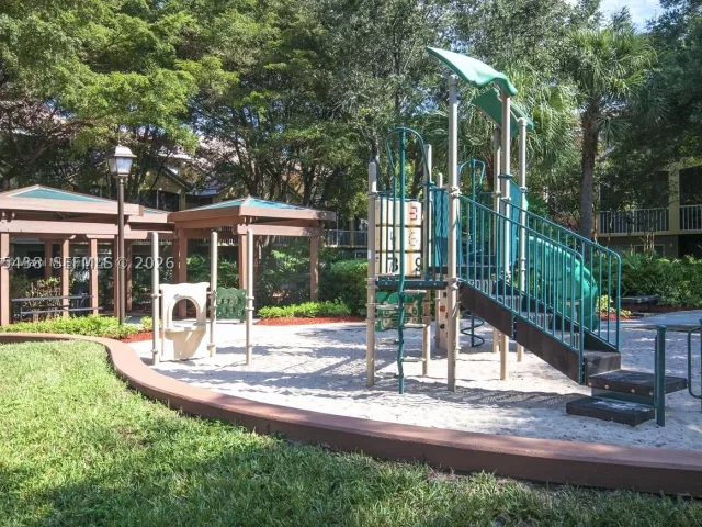 3-bedroom home for rent in Boca Raton - 5555 N Military Trl Riviera - MondialRealty