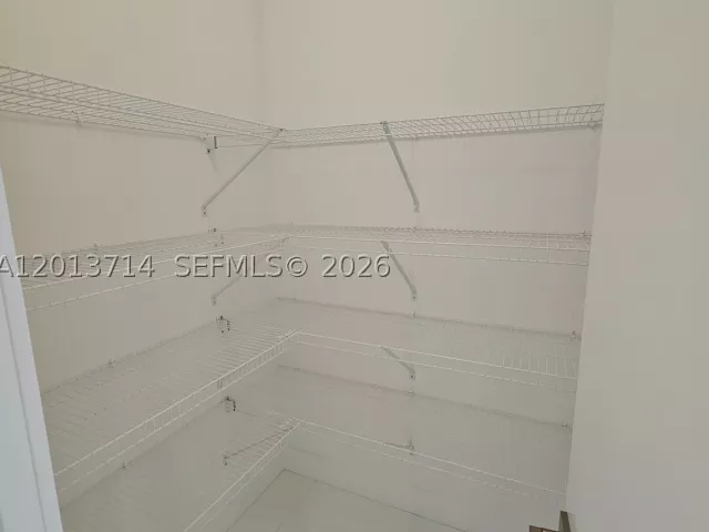 6-bedroom home for rent in Doral - 10289 NW 75th Ter 10289 - MondialRealty