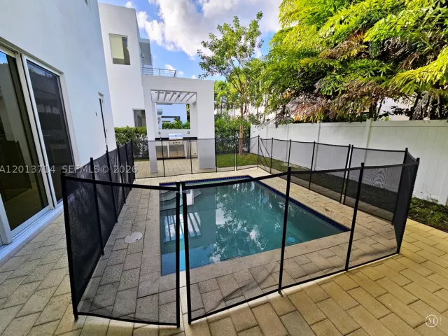 6-bedroom home for rent in Doral - 10289 NW 75th Ter 10289 - MondialRealty