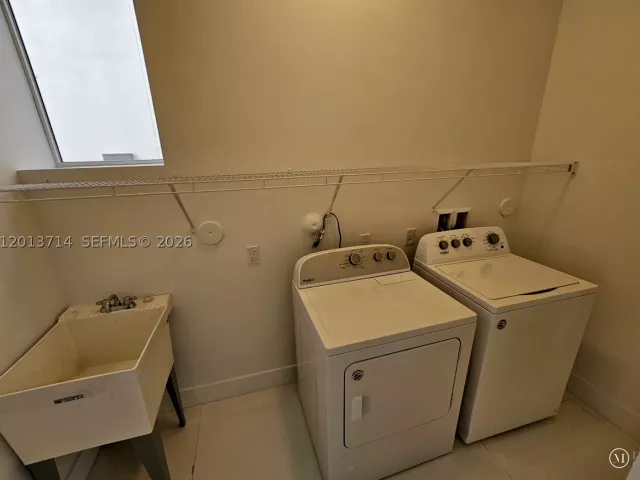 6-bedroom home for rent in Doral - 10289 NW 75th Ter 10289 - MondialRealty