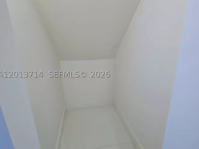 6-bedroom home for rent in Doral - 10289 NW 75th Ter 10289 - MondialRealty