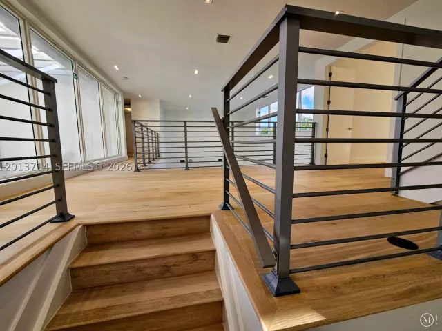 6-bedroom home for rent in Doral - 10289 NW 75th Ter 10289 - MondialRealty