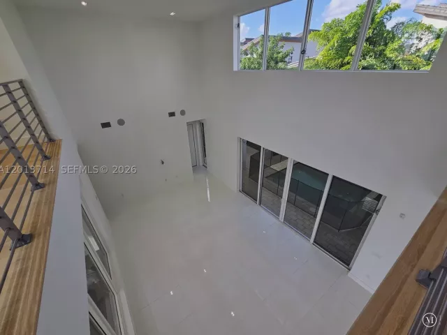 6-bedroom home for rent in Doral - 10289 NW 75th Ter 10289 - MondialRealty