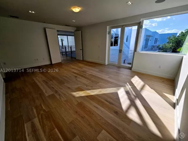6-bedroom home for rent in Doral - 10289 NW 75th Ter 10289 - MondialRealty