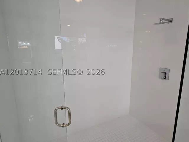 6-bedroom home for rent in Doral - 10289 NW 75th Ter 10289 - MondialRealty