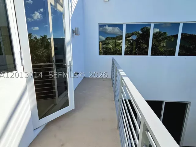 6-bedroom home for rent in Doral - 10289 NW 75th Ter 10289 - MondialRealty