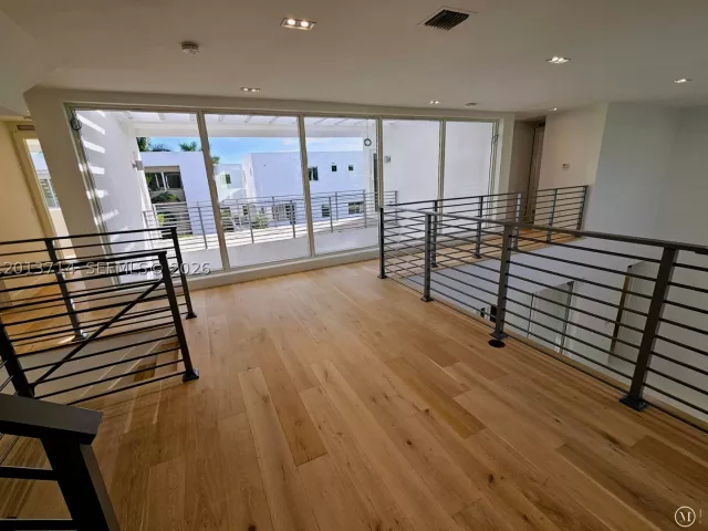 6-bedroom home for rent in Doral - 10289 NW 75th Ter 10289 - MondialRealty
