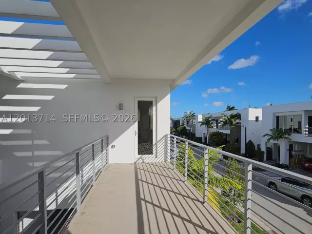 6-bedroom home for rent in Doral - 10289 NW 75th Ter 10289 - MondialRealty