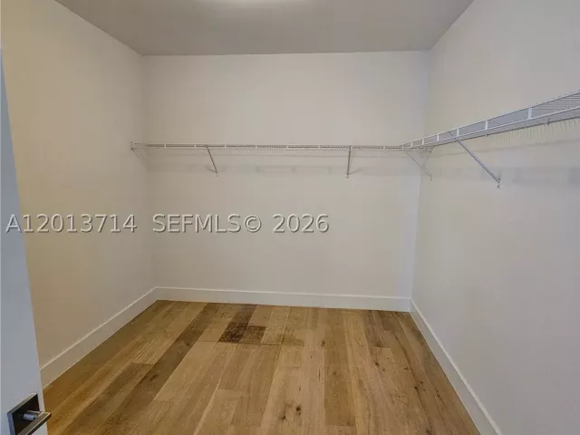 6-bedroom home for rent in Doral - 10289 NW 75th Ter 10289 - MondialRealty