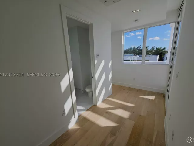 6-bedroom home for rent in Doral - 10289 NW 75th Ter 10289 - MondialRealty