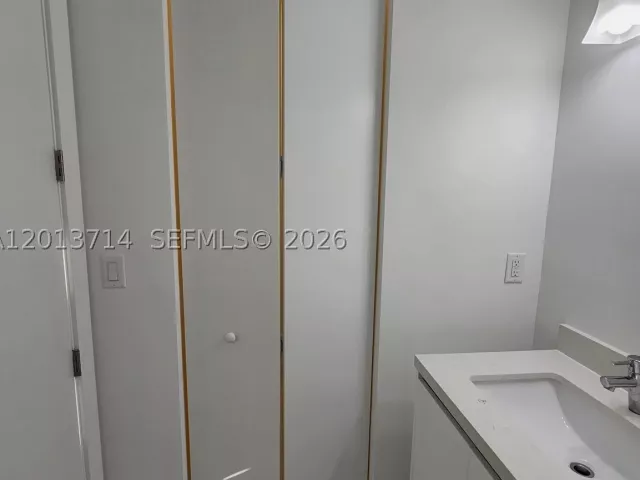 6-bedroom home for rent in Doral - 10289 NW 75th Ter 10289 - MondialRealty