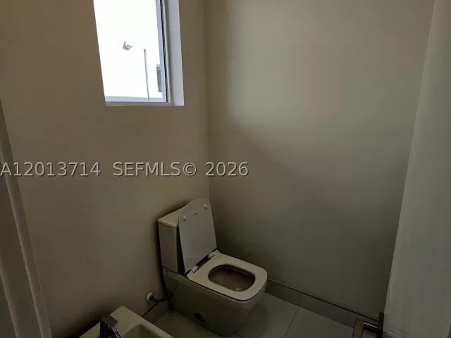 6-bedroom home for rent in Doral - 10289 NW 75th Ter 10289 - MondialRealty
