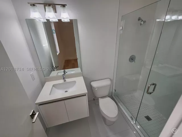 6-bedroom home for rent in Doral - 10289 NW 75th Ter 10289 - MondialRealty