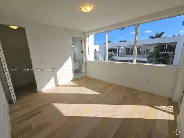 6-bedroom home for rent in Doral - 10289 NW 75th Ter 10289 - MondialRealty