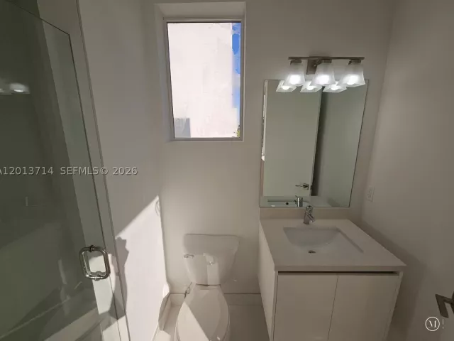 6-bedroom home for rent in Doral - 10289 NW 75th Ter 10289 - MondialRealty