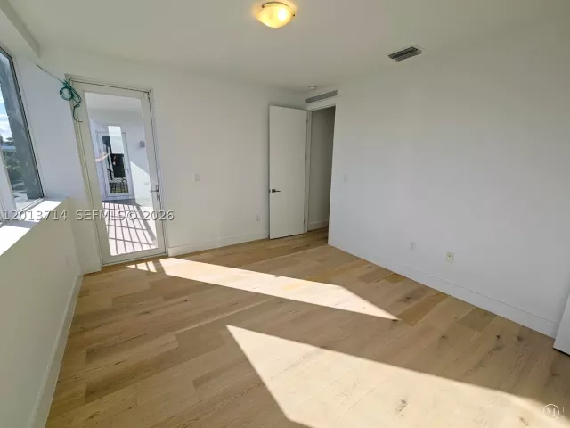 6-bedroom home for rent in Doral - 10289 NW 75th Ter 10289 - MondialRealty