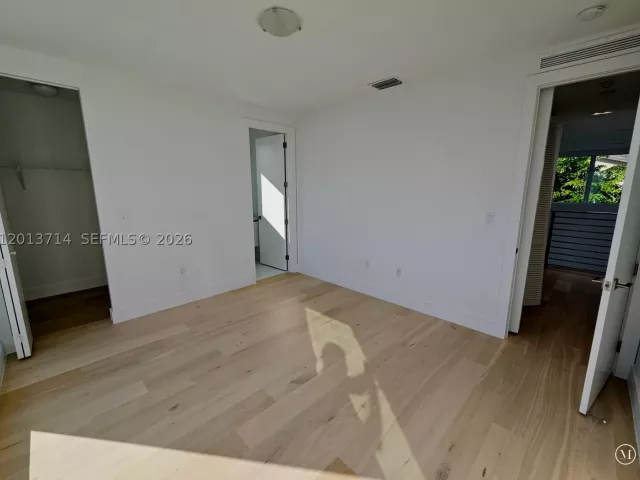 6-bedroom home for rent in Doral - 10289 NW 75th Ter 10289 - MondialRealty