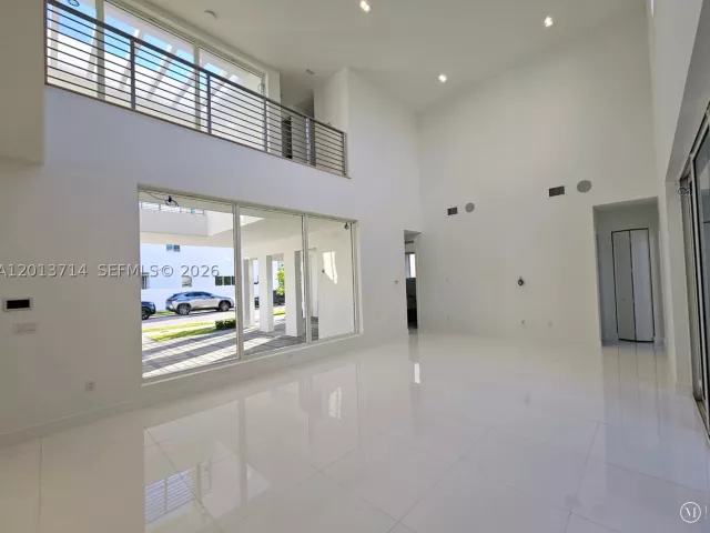 6-bedroom home for rent in Doral - 10289 NW 75th Ter 10289 - MondialRealty