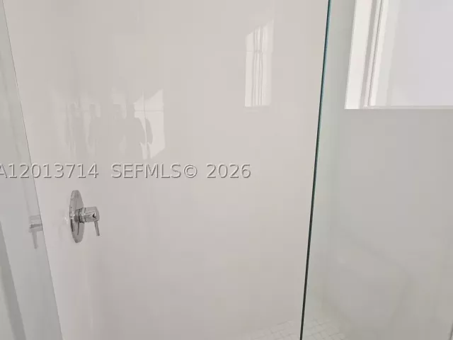 6-bedroom home for rent in Doral - 10289 NW 75th Ter 10289 - MondialRealty