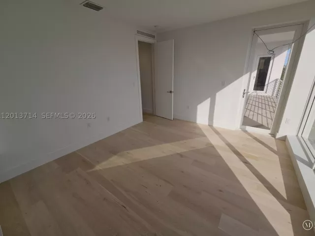 6-bedroom home for rent in Doral - 10289 NW 75th Ter 10289 - MondialRealty