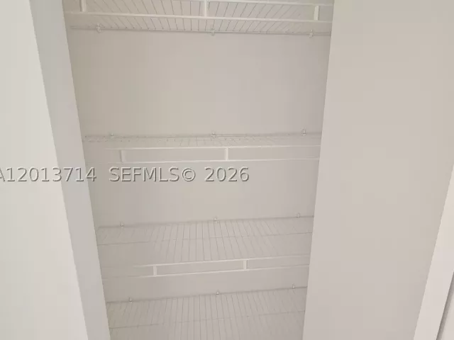 6-bedroom home for rent in Doral - 10289 NW 75th Ter 10289 - MondialRealty
