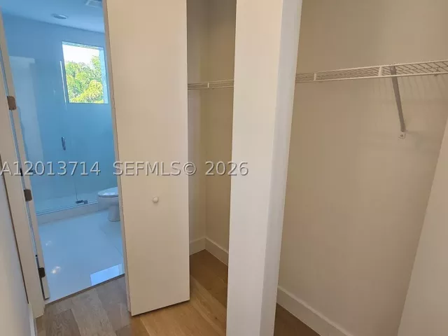 6-bedroom home for rent in Doral - 10289 NW 75th Ter 10289 - MondialRealty