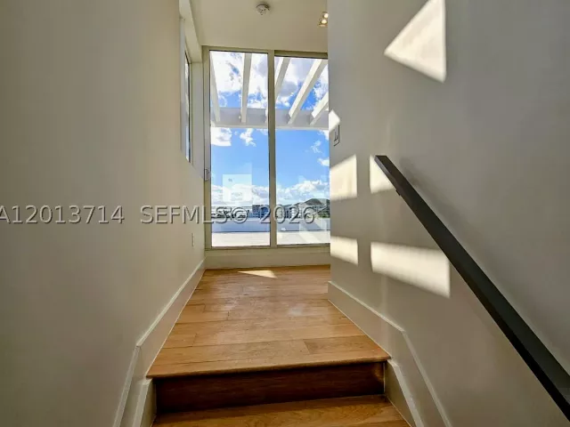 6-bedroom home for rent in Doral - 10289 NW 75th Ter 10289 - MondialRealty