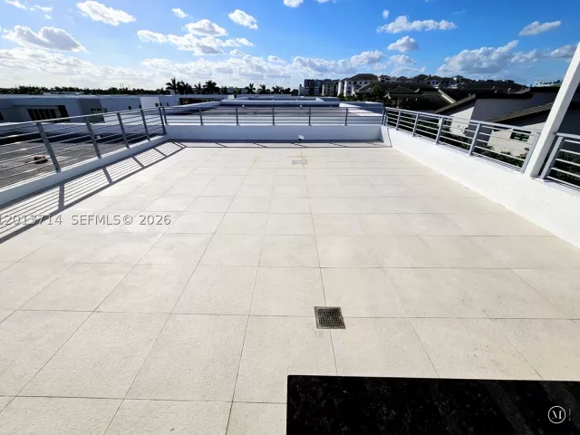 6-bedroom home for rent in Doral - 10289 NW 75th Ter 10289 - MondialRealty