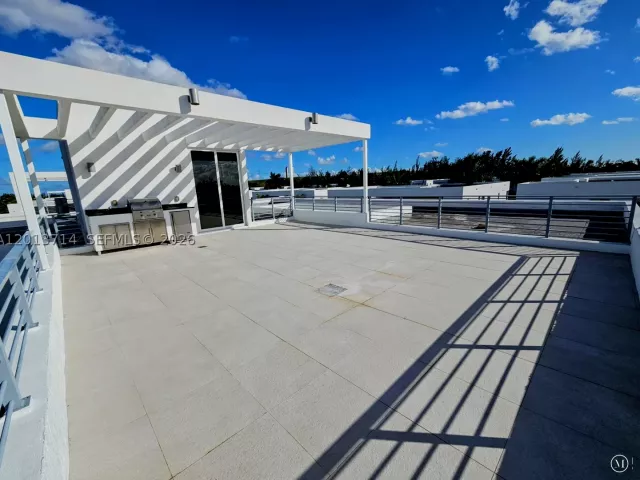 6-bedroom home for rent in Doral - 10289 NW 75th Ter 10289 - MondialRealty