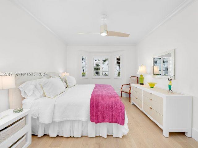 5-bedroom home for rent in Key Biscayne - 3 Turtle Walk - MondialRealty