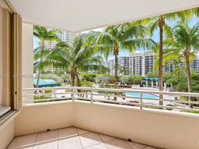 2-bedroom condo for rent in Miami - 888 Brickell Key Dr 609 - MondialRealty