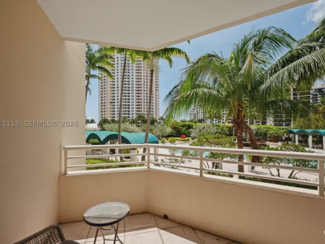 2-bedroom condo for rent in Miami - 888 Brickell Key Dr 609 - MondialRealty