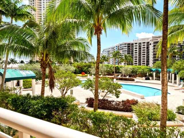 2-bedroom condo for rent in Miami - 888 Brickell Key Dr 609 - MondialRealty