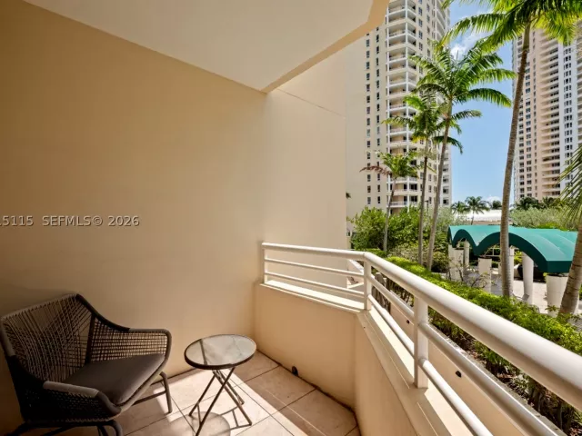 2-bedroom condo for rent in Miami - 888 Brickell Key Dr 609 - MondialRealty